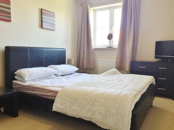 Bedroom (rear)