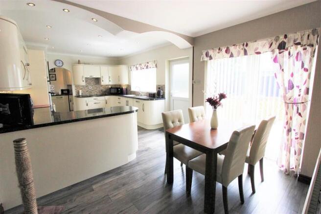 Kitchen/Breakfast Room