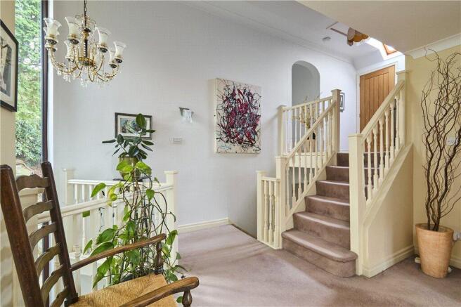 6 bed Detached for sale Image 8
