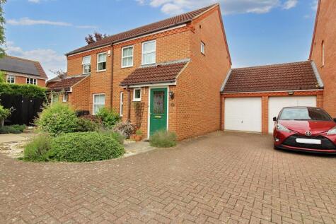Mallard Close, Shefford, SG17