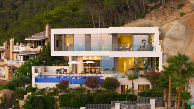 Ultra modern new build villa in Cala Llamp