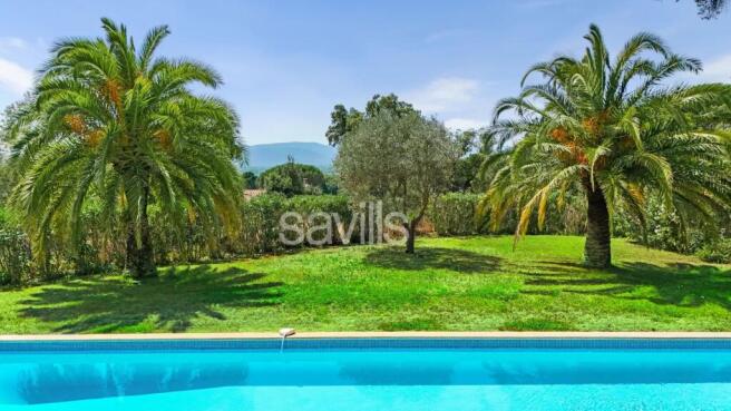 Modern villa for sale near the beach