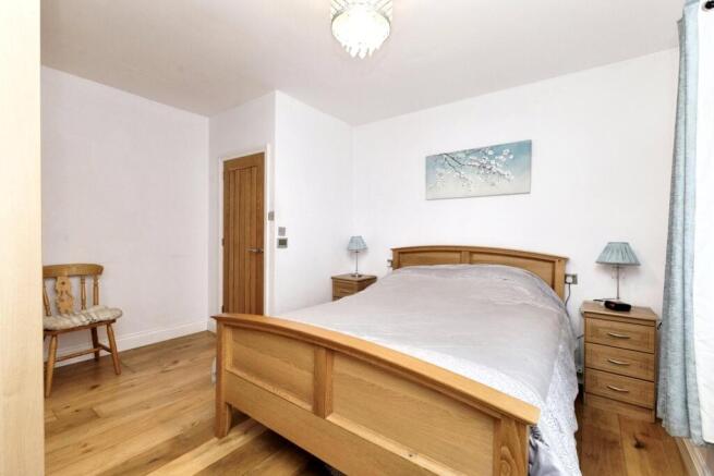 4 bed Bungalow for sale Image 9