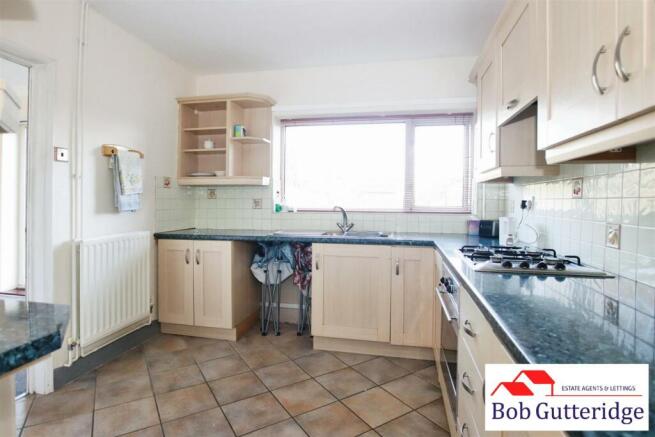 FITTED KITCHEN