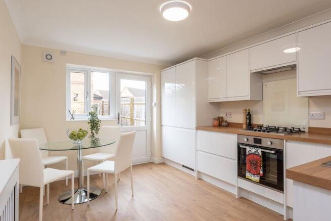 Kitchen / Dini...