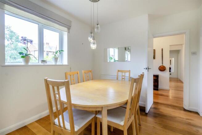 8515056-interior12.jpg