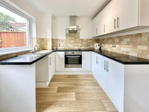 14 Summerlands Close 8.JPG