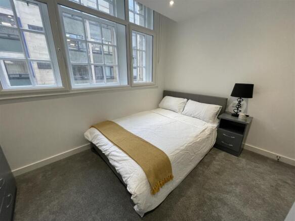 2 bed Apartment to rent Image 10