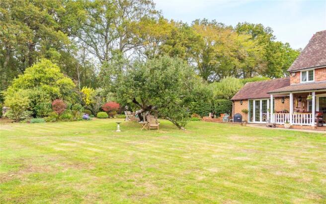 High Street Green, Chiddingfold, Godalming, Surrey, GU8 photo 4