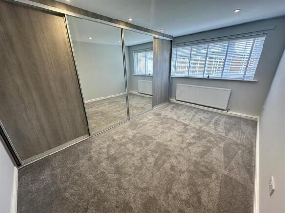 2 bed Semi-Detached Bungalow for sale Image 10