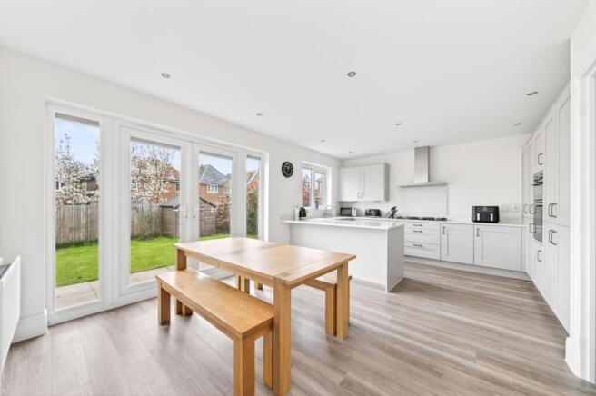 OPEN-PLAN DINING KITCHEN
