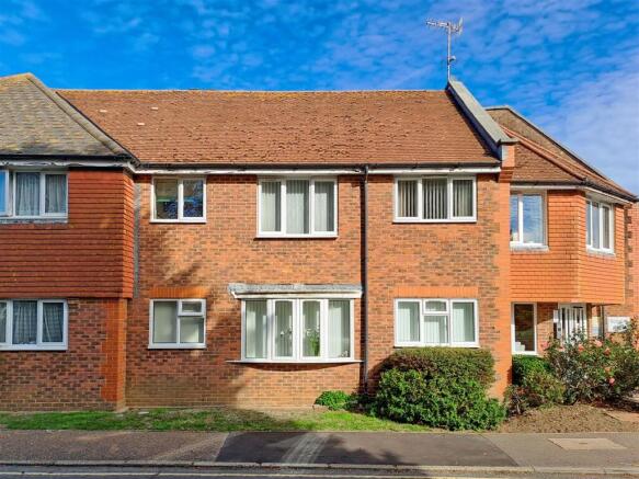 1-bed flat on Sea Lane, Rustington, Littlehampton, £75,000
