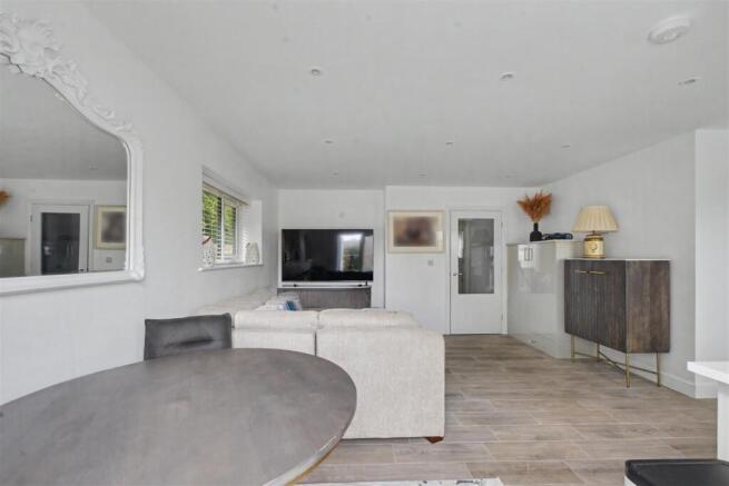 Living/Dining Kitchen