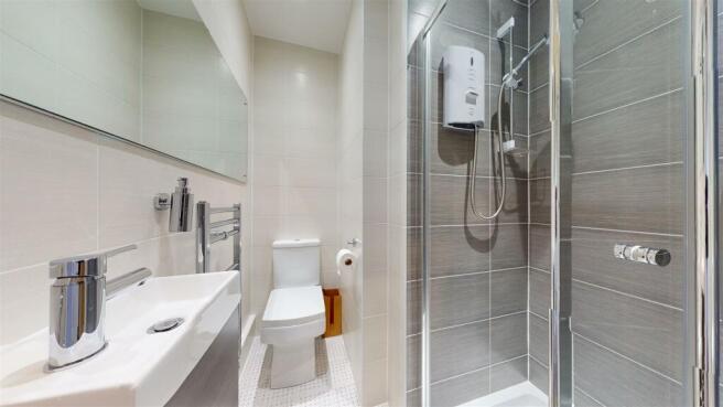 EN SUITE SHOWER ROOM