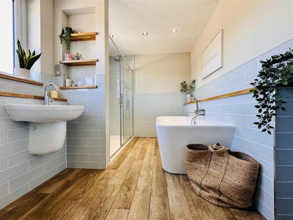 FAMILY BATHROOM