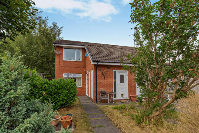 2-bed flat on Armitage Close, Manchester, M24, £122,000
