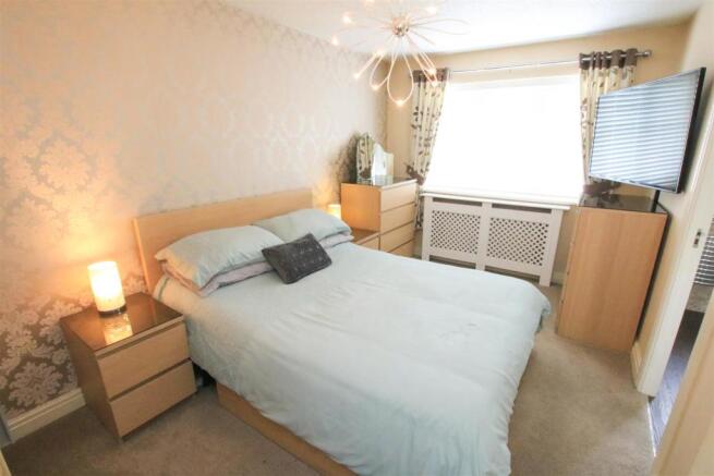 MAIN BEDROOM