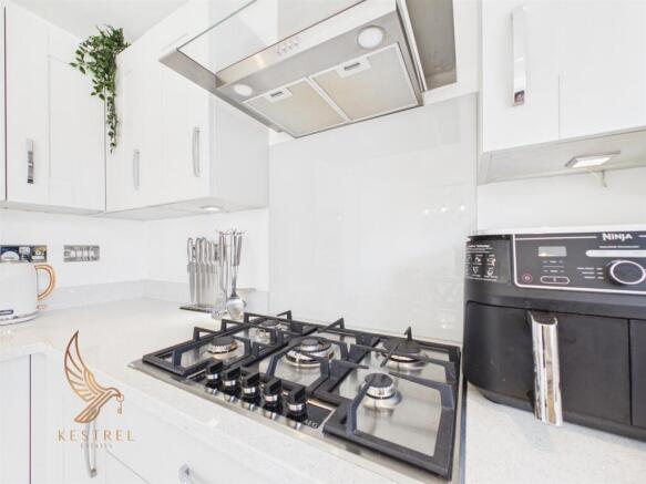 4 bed Detached for sale Image 4