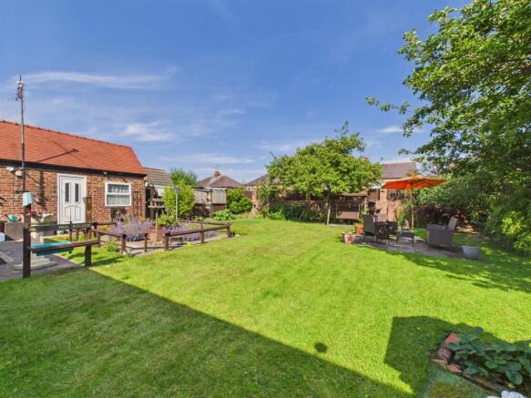 3 bed Detached Bungalow for sale Image 12