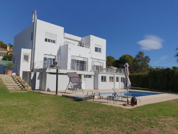 GARDEN AND REAR