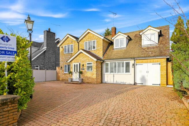 5 Bedroom Detached House