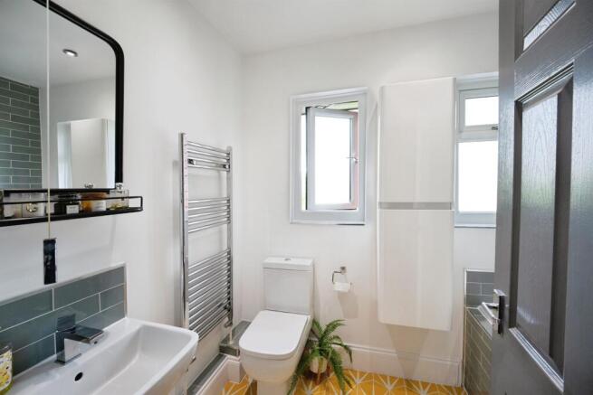 4 bed Semi-Detached for sale Image 11