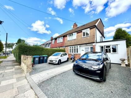 Cox Lane, Chessington, Surrey. KT9 1DF