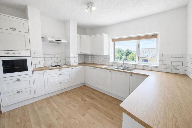 2 bed Terraced to rent Image 4