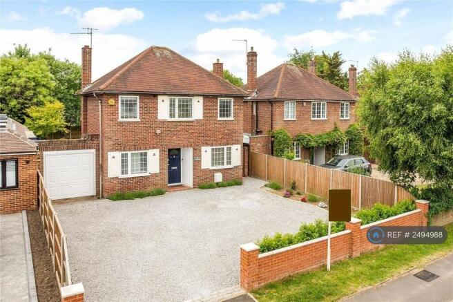 Prime Residential Road Close To Windsor Town