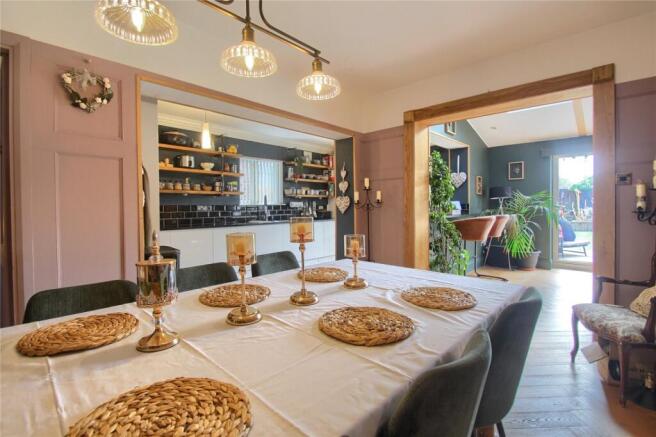 5 bed Semi-Detached for sale Image 9