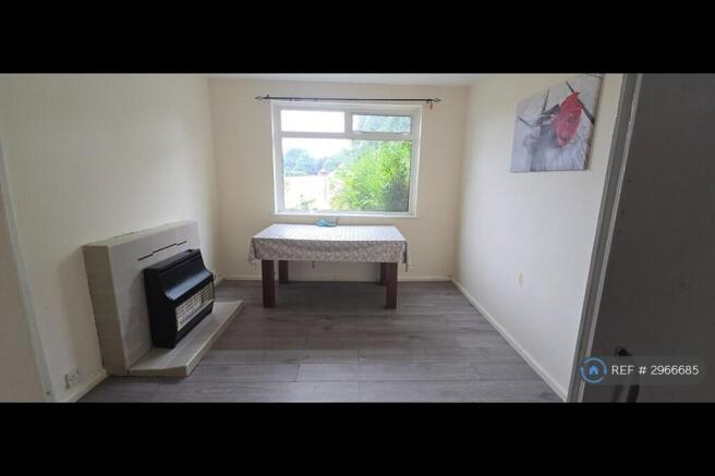 3 bed Semi-Detached to rent Image 4
