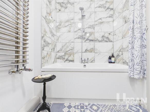 3 bed Apartment to rent Image 12