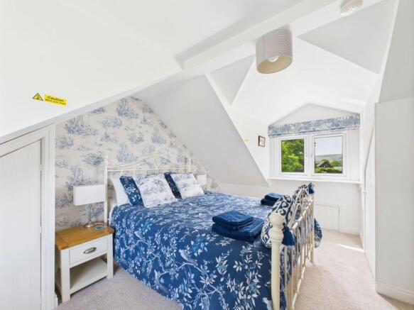 3 bed Terraced for sale Image 11