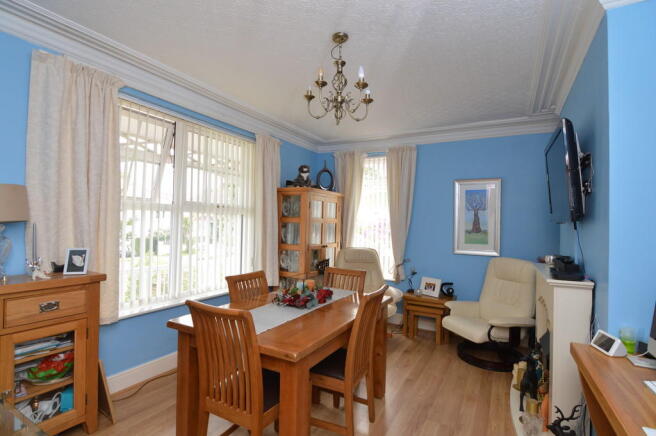 Dining room/Bedro...