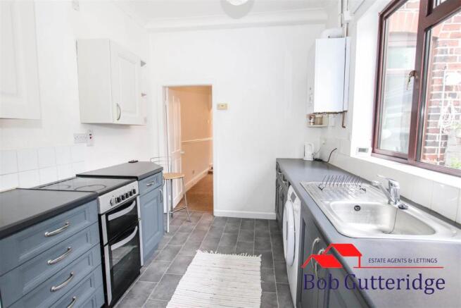 FITTED KITCHEN