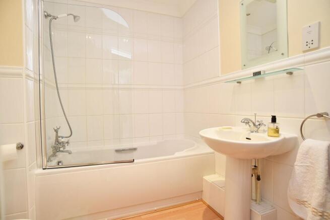 3 bed Apartment for sale Image 12