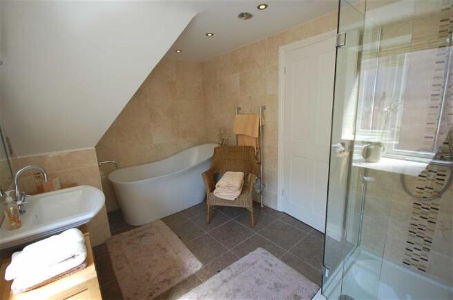EN SUITE BATHROOM