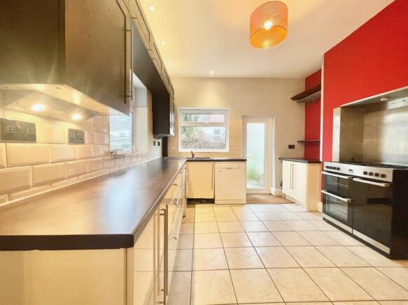 Kitchen (NEW).jpg