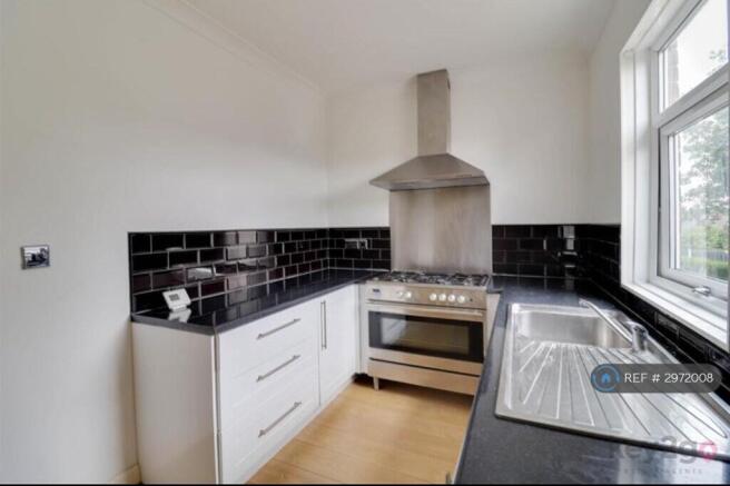 2 bed Semi-Detached to rent Image 6