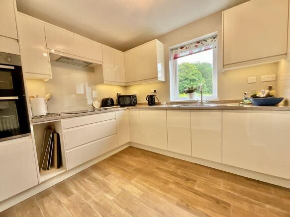 Clifton Road, Southbourne photo 4