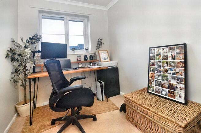 Bedroom 3/Study