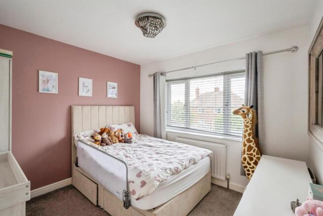 3 bed Semi-Detached for sale Image 12