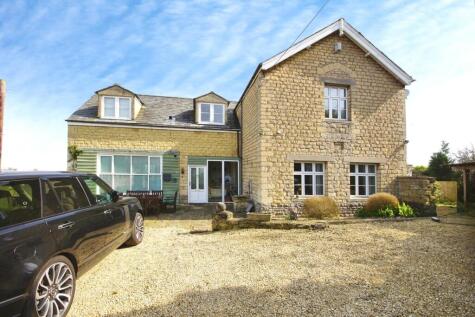 Dursley Road, Woodfield, Dursley, Gloucestershire, GL11