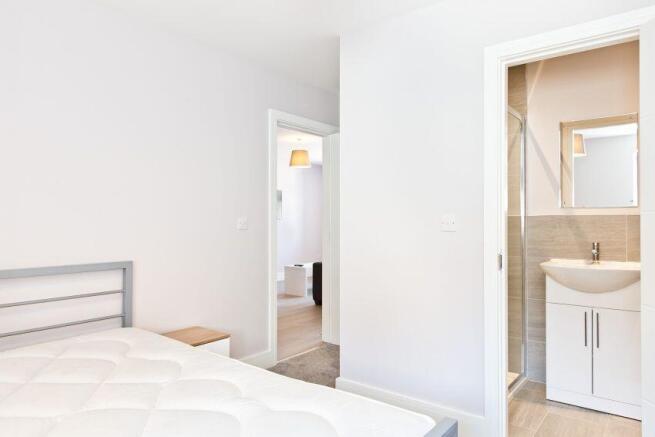 2 bed Flat to rent Image 5