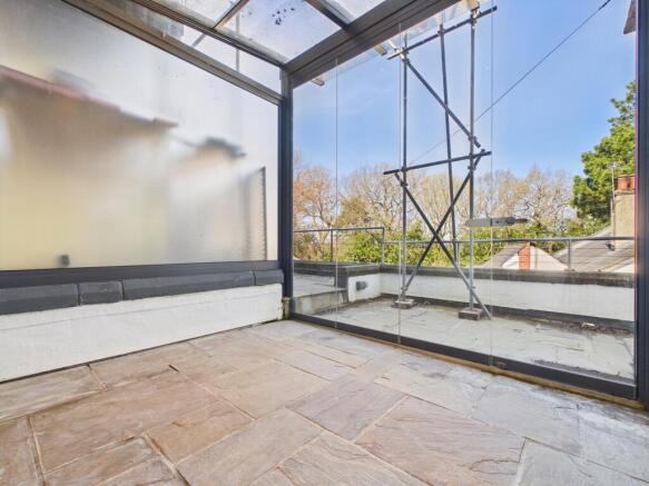2 bed Flat to rent Image 12