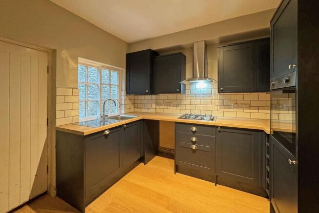 2 bed Semi-Detached to rent Image 8