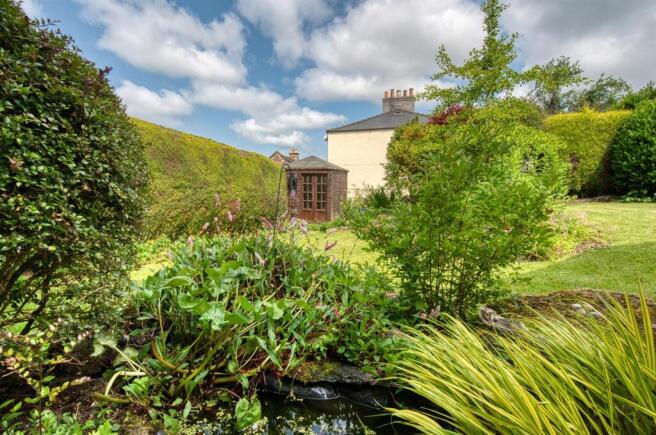 Pond towards summer house.jpg