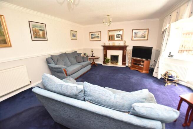 5 bed Detached for sale Image 12