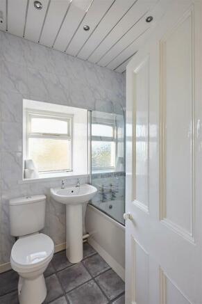 Bathroom 43.jpg