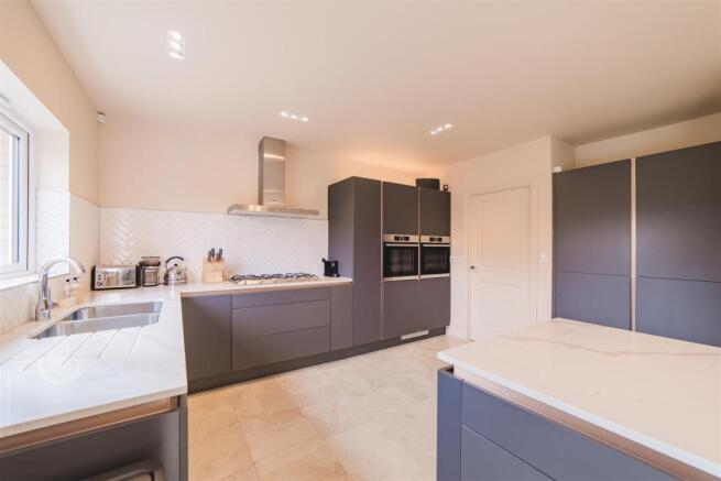 Kitchen 2.jpg